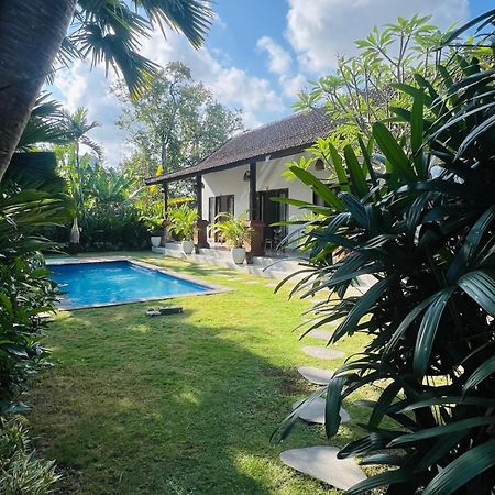 Wiryaroja Guest House Canggu  Luaran gambar