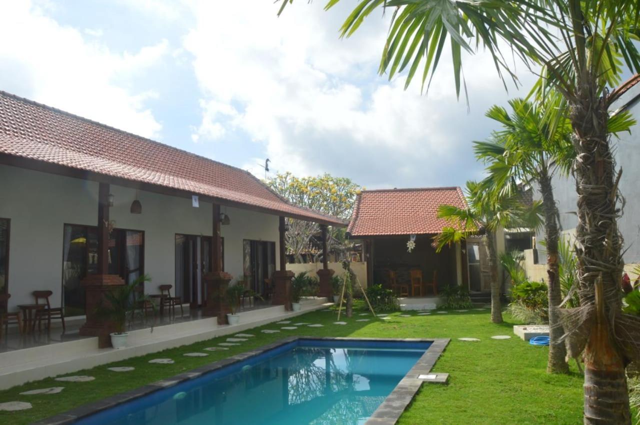 Wiryaroja Guest House Canggu  Luaran gambar