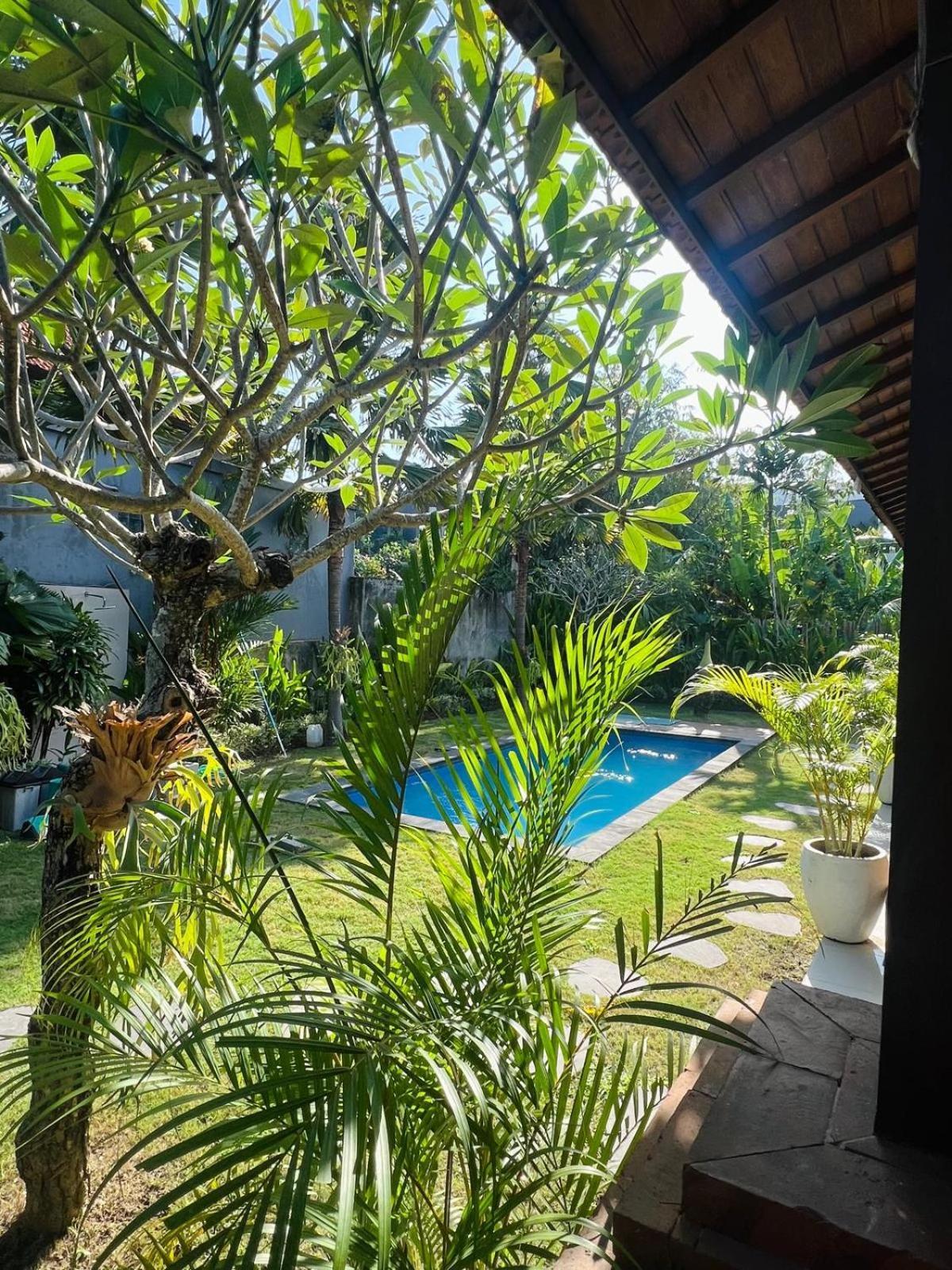 Wiryaroja Guest House Canggu  Luaran gambar