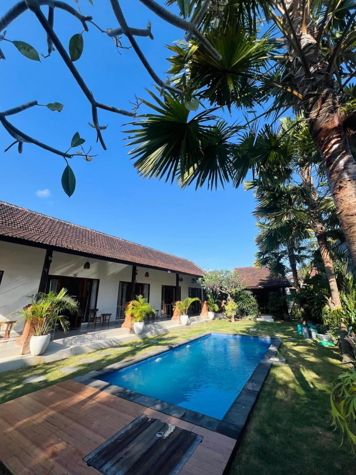 Wiryaroja Guest House Canggu  Luaran gambar