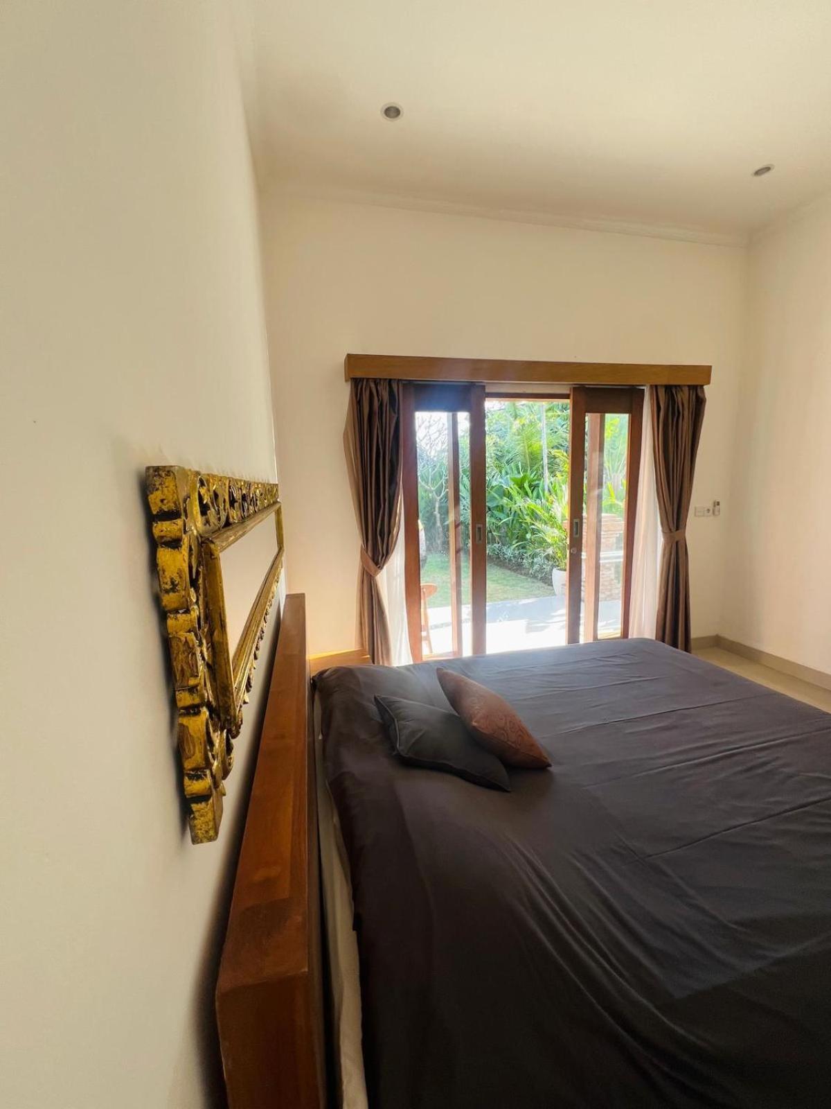Wiryaroja Guest House Canggu  Luaran gambar