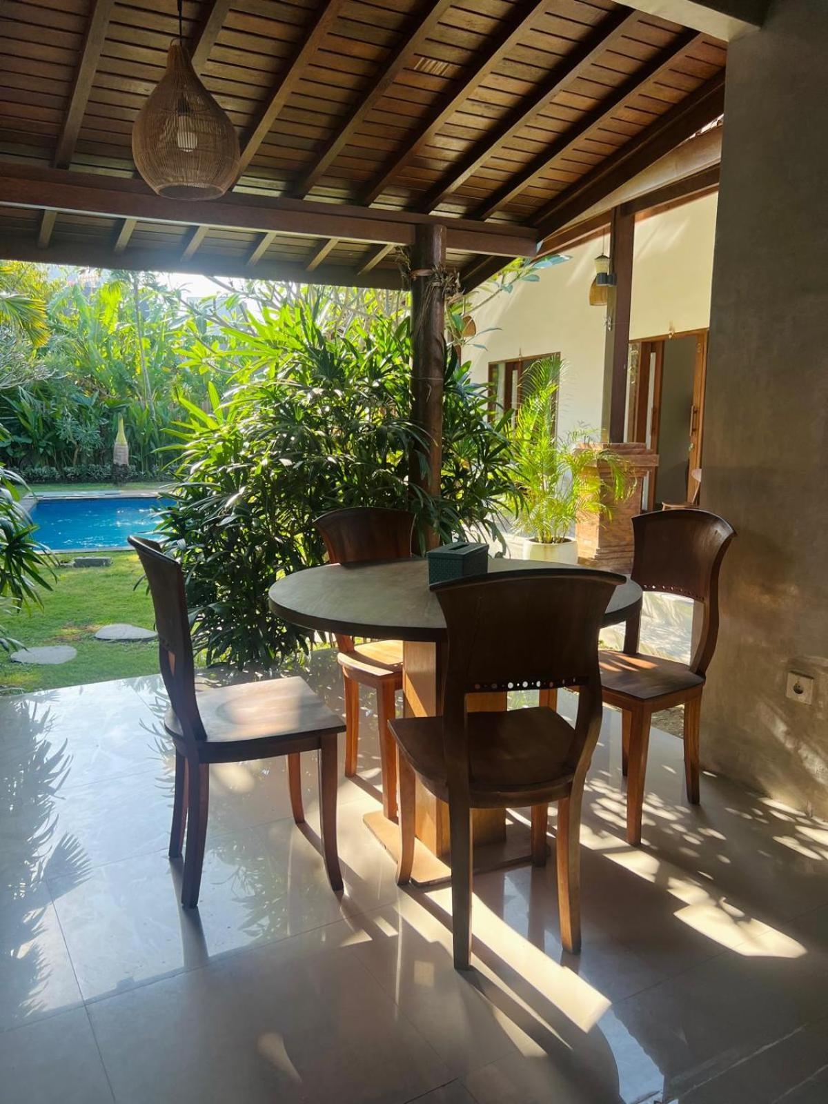 Wiryaroja Guest House Canggu  Luaran gambar