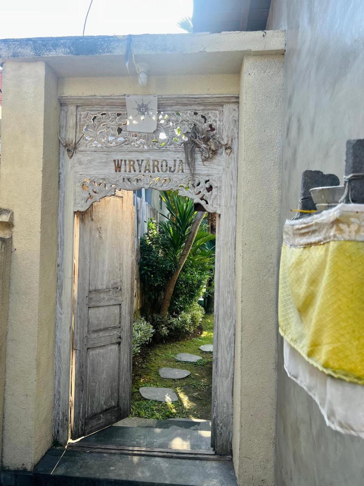 Wiryaroja Guest House Canggu  Luaran gambar