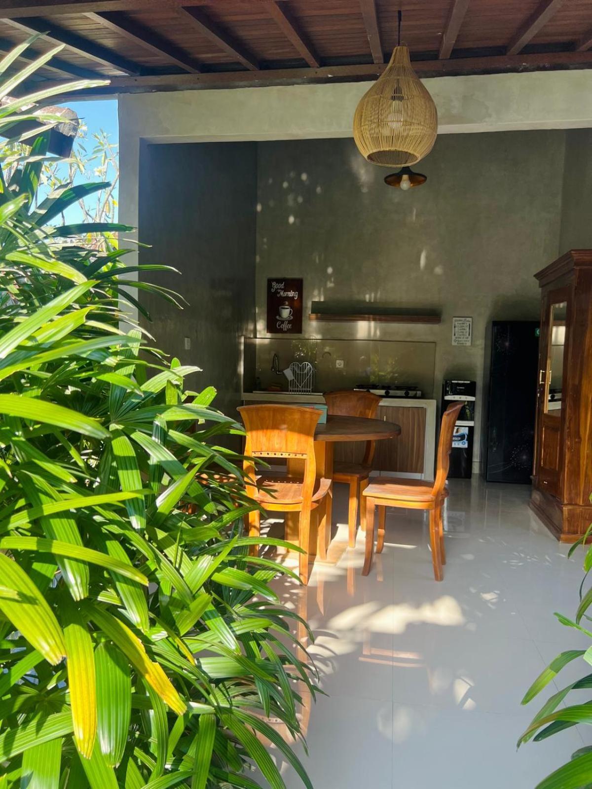 Wiryaroja Guest House Canggu  Luaran gambar