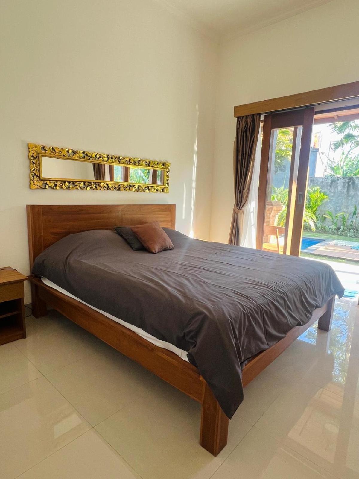Wiryaroja Guest House Canggu  Luaran gambar